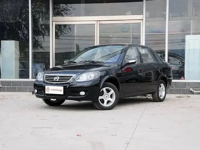 Lifan 520, mẫu sedan được đưa về Việt Nam từ năm 2006 với giá 16.500 USD.