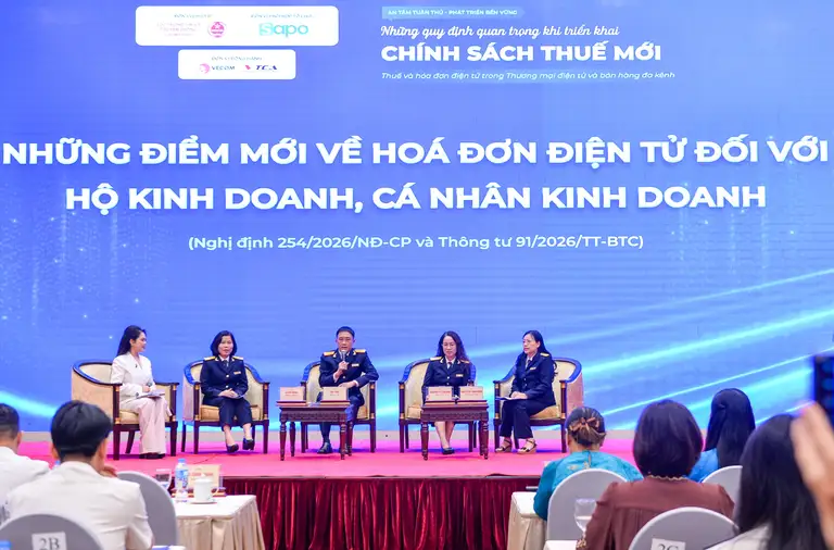 Cục Thuế trả lời các vướng mắc về chính sách thuế mới cho người bán hàng trên sàn - Ảnh: PHÚC TÀI