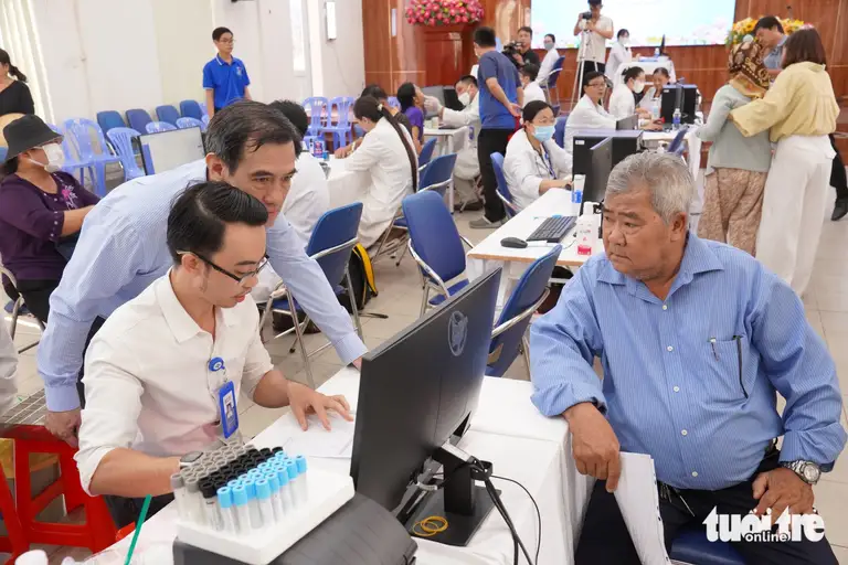 Theo Giám đốc Sở Y tế TP.HCM Tăng Chí Thượng, khoảng cách giữa những địa phương đã đạt gần 50% với những nơi còn dưới 3% cho thấy dư địa tăng tốc vẫn còn rất lớn - Ảnh: XUÂN MAI
