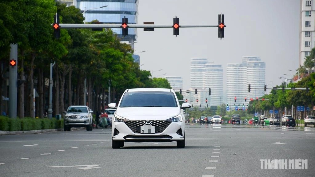 Vì vậy, thay vì cố chạy thật chậm, tài xế nên duy trì tốc độ phù hợp điều kiện giao thông, tăng tốc đều và giữ tốc độ ổn định khi có thể