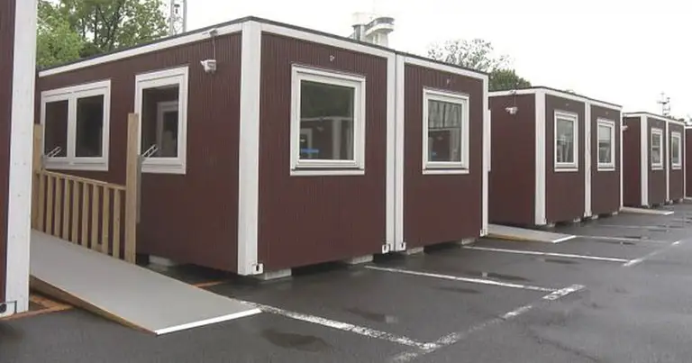 Truyền thông Trung Quốc chê nhà container ở Asiad 20 'quá tệ'
