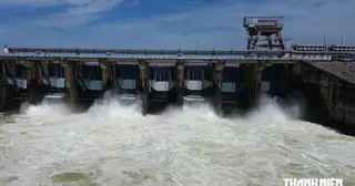 Thủy điện lớn nhất miền Nam đã xả lũ tròn 1 tháng, chưa có dấu hiệu dừng