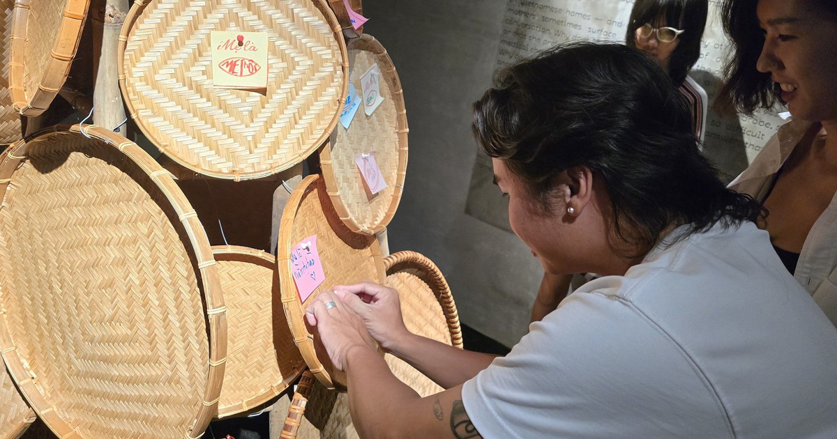 Triển lãm Mẹ là_Mother Installation: 'cây roi mây' và 'chiến binh'