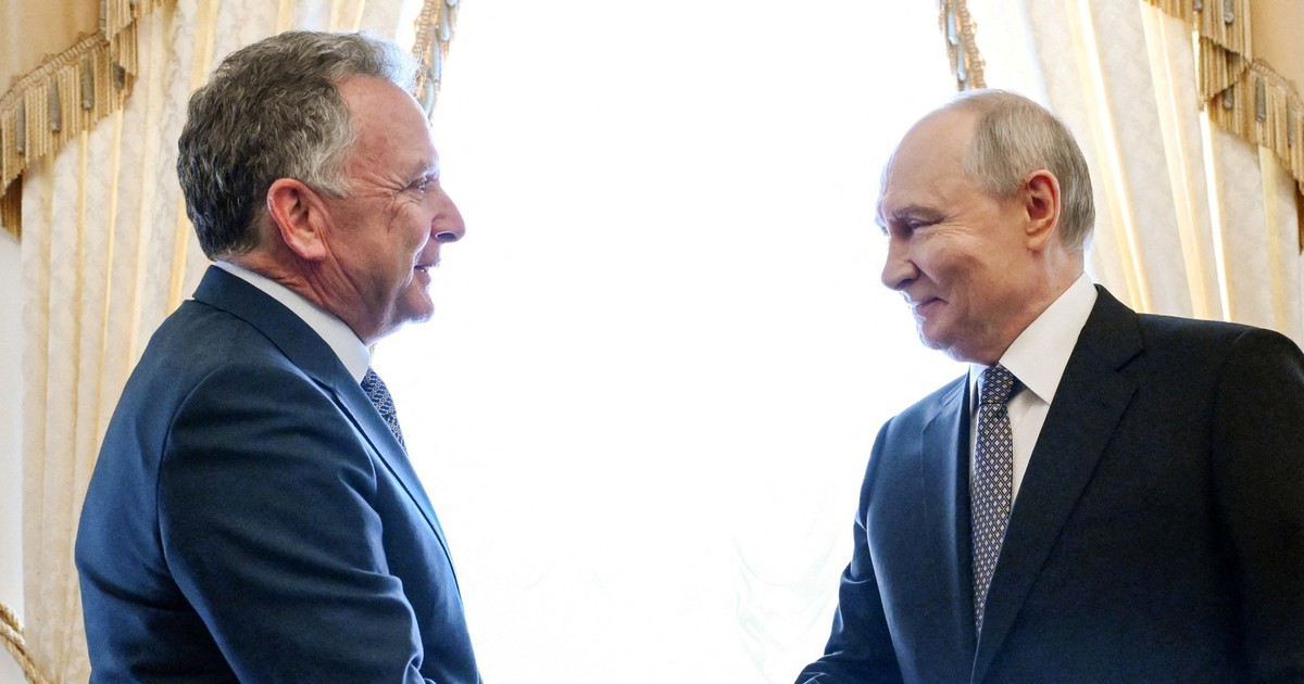 Đặc phái viên Mỹ gặp ông Putin ở cung điện St. Petersburg