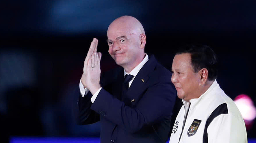 Chủ tịch FIFA hai lần trong một tháng trao giải ở Đông Nam Á