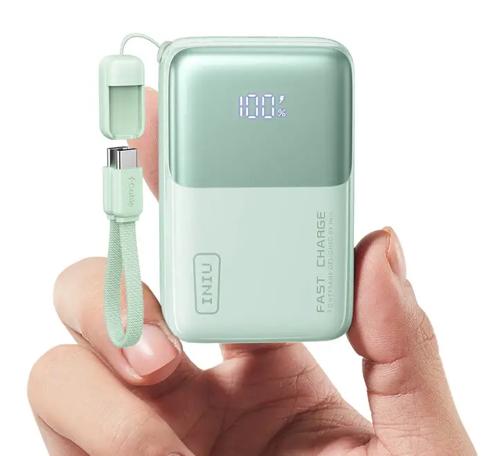 INIU Pocket Rocket P50 có thể nằm gọn gàng trong lòng bàn tay
