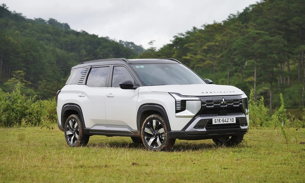 Một mẫu Mitsubishi Destinator lăn bánh ở Lâm Đồng. Ảnh: Thành Nhạn