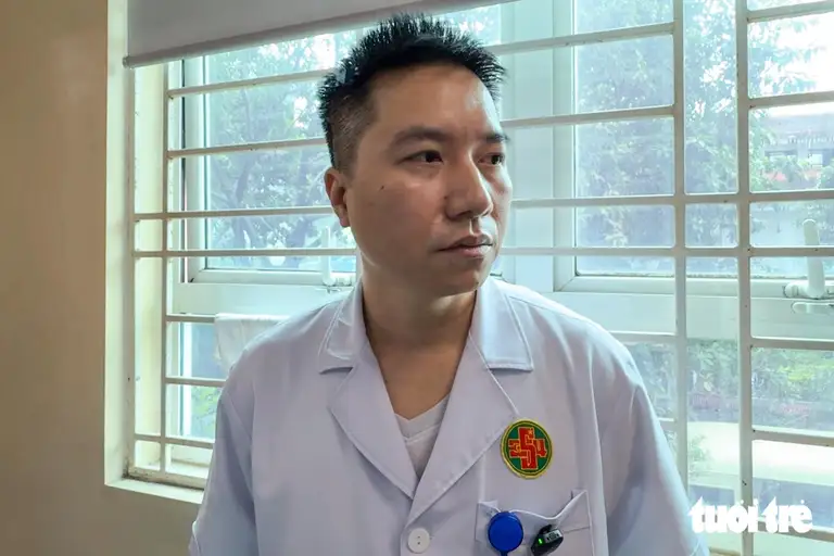 Bác sĩ Trần Quốc Thắng - Phó chủ nhiệm khoa hồi sức tích cực và chống độc, Bệnh viện Quân y 354 - Ảnh: HỒNG QUANG