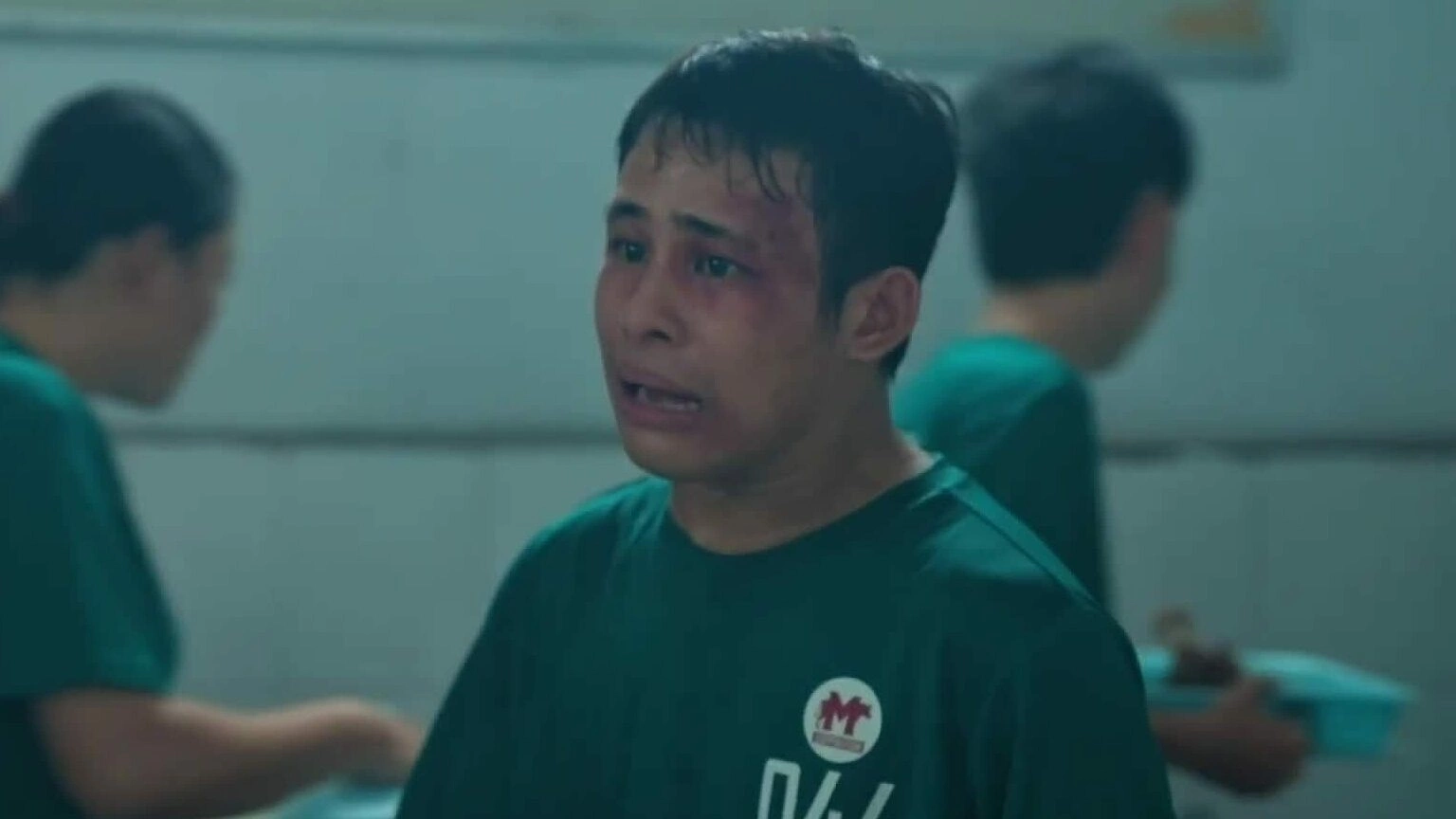 Đinh Viết Tường đóng cùng nghệ sĩ Như Quỳnh trong phim "Trại buôn người". Video: Đoàn phim cung cấp