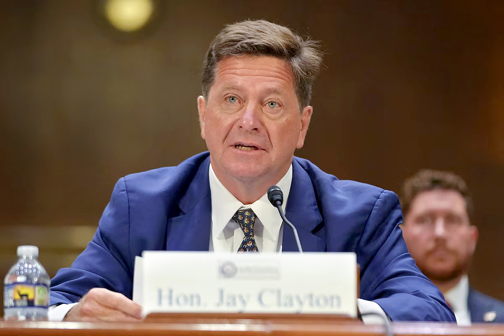 Ông Jay Clayton phát biểu tại phiên điều trần phê chuẩn của Ủy ban Tình báo Thượng viện, ngày 15-7-2026 - Ảnh: REUTERS