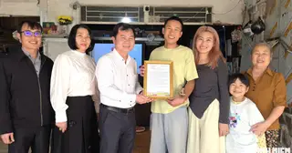 Tặng 4.000 cành hoa cúc trắng tri ân liệt sĩ, vợ chồng ở Đà Lạt nhận thư khen