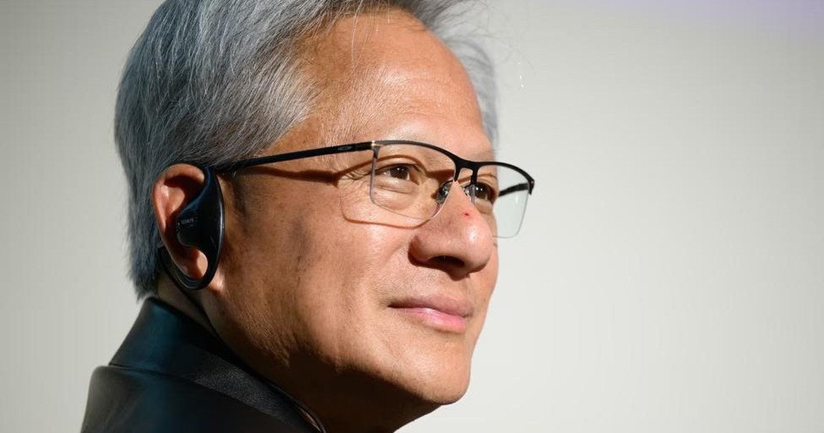 Cả thế giới run rẩy trước thảm họa AI, "giáo chủ ngành chip" Jensen Huang chỉ thản nhiên phán: "Toàn trò vớ vẩn"