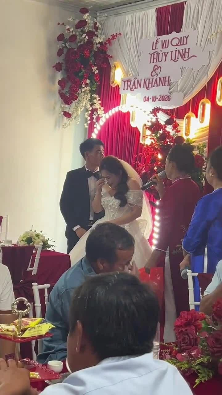 Mẹ chồng cũ dặn dò trong ngày cưới của con dâu. Video: Gia đình cung cấp