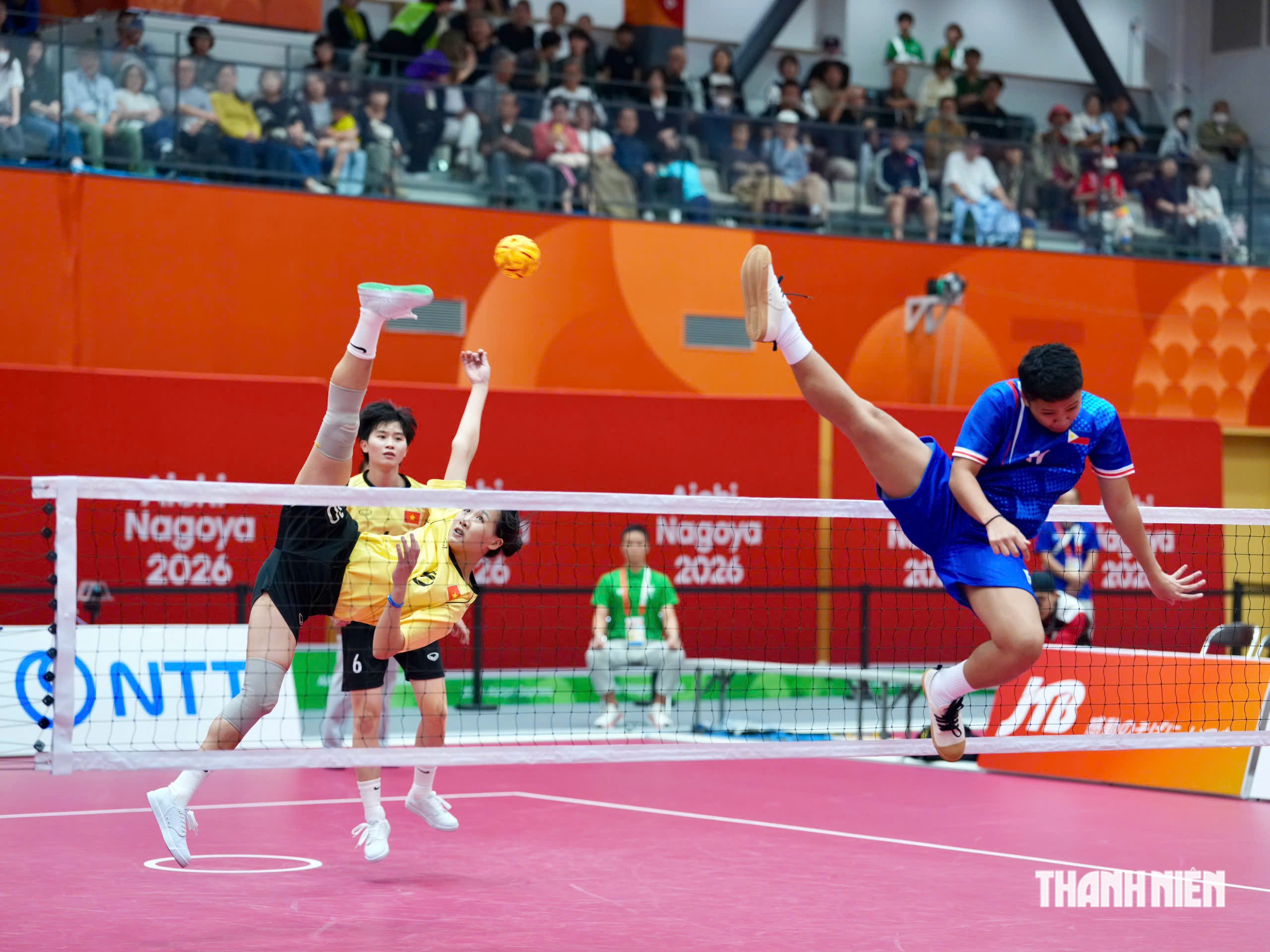 ... và Khánh Ly đã giúp đội tuyển cầu mây Việt Nam thắng Philippines 2-0 ở chung kết