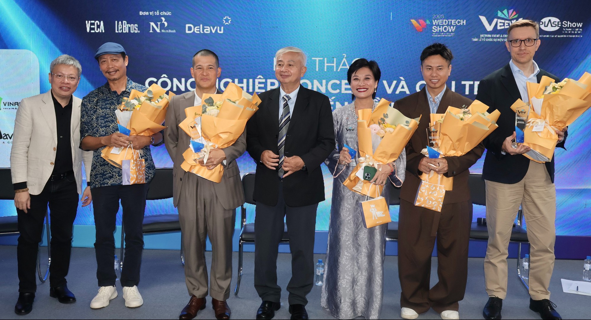Hội thảo do chuyên gia truyền thông Lê Quốc Vinh dẫn dắt, có sự tham gia bàn thảo của nhiều chuyên gia, nhà quản lý cùng đại diện những đơn vị hoạt động trong ngành biểu diễn - Ảnh: KHÁNH LY