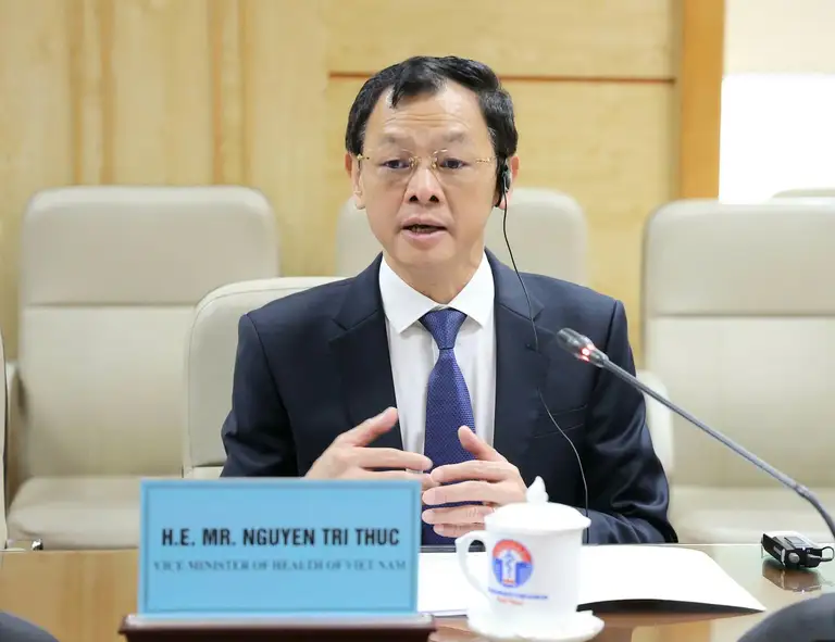PGS.TS Nguyễn Tri Thức, Thứ trưởng Bộ Y tế phát biểu tại buổi tiếp và làm việc với đoàn Cơ quan Quản lý Thực phẩm và Dược phẩm Hoa Kỳ. Ảnh: Trần Minh