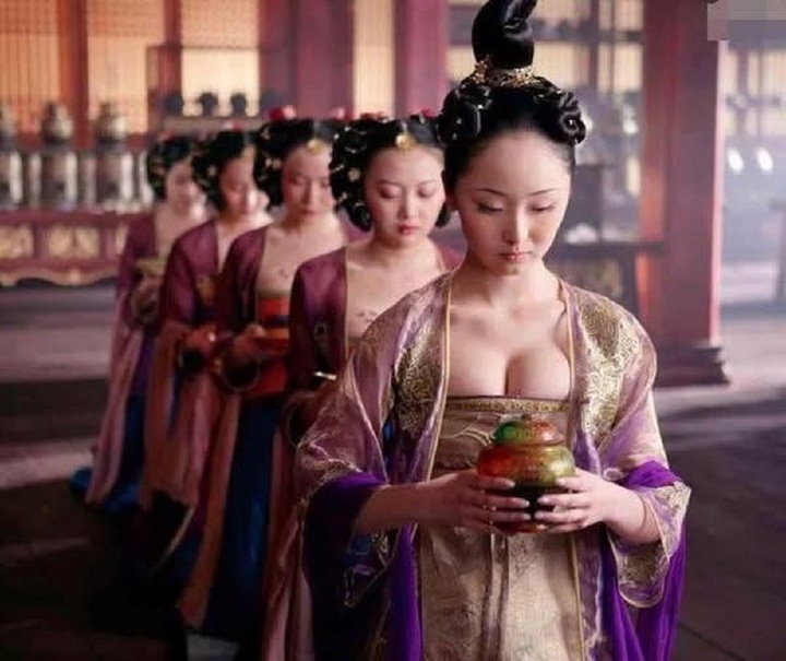 Phụ nữ thời Đường sở hữu phong cách ăn mặc phóng khoáng và “táo bạo” nhất trong toàn bộ lịch sử phong kiến Trung Hoa.