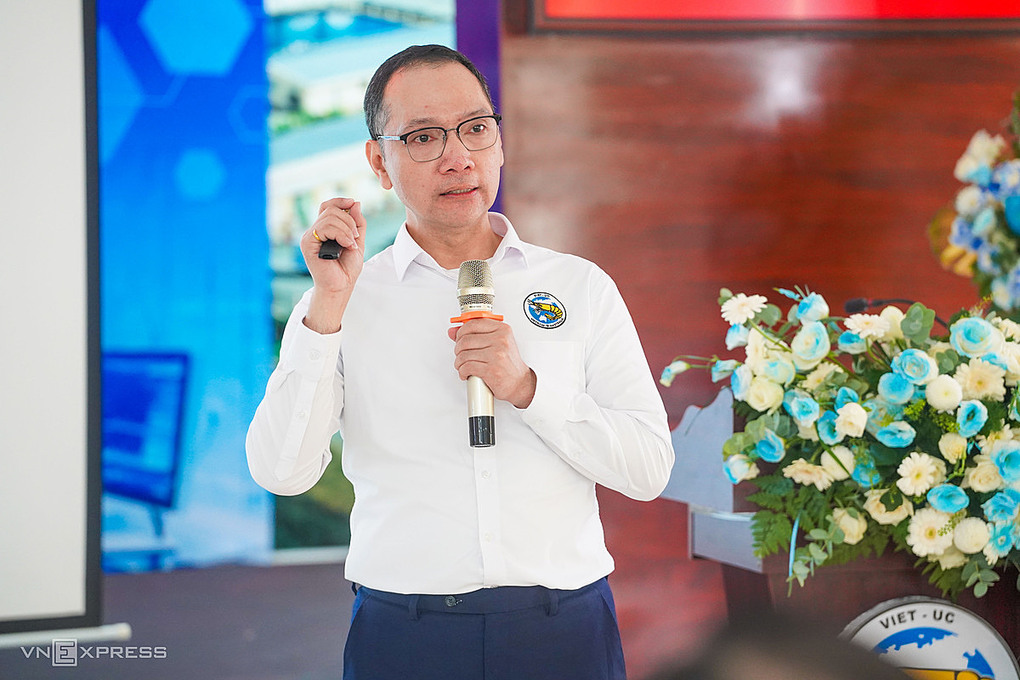 TS Lữ Đức Bryce trình bày tham luận. Ảnh: Bùi Toàn