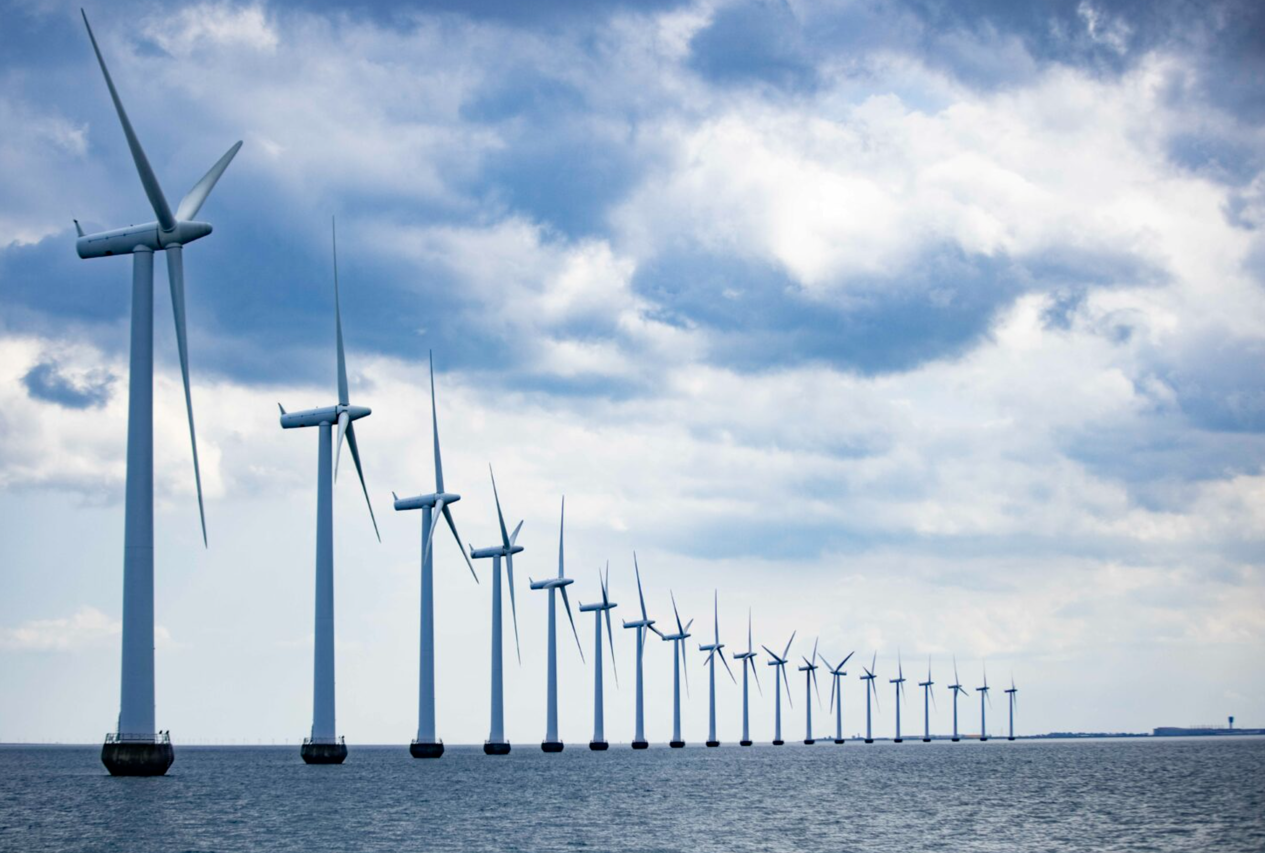 Hợp tác xã điện gió Middelgrunden nằm ngoài khơi thủ đô Copenhagen của Đan Mạch - Ảnh: State of Green