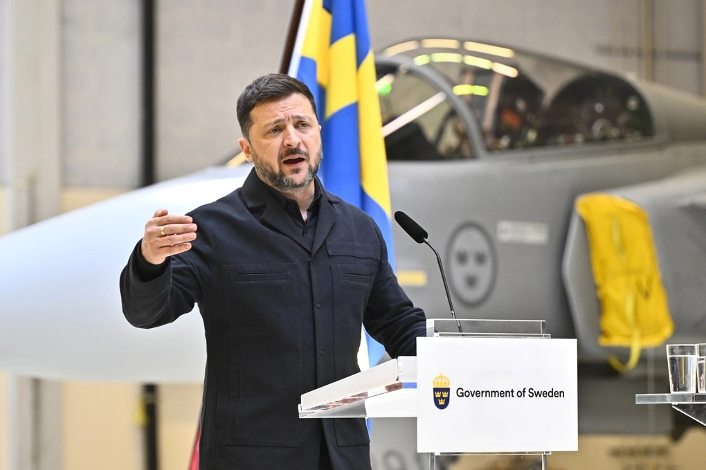 Tổng thống Ukraine Volodymyr Zelensky trong một cuộc họp báo tại đội bay F16 ở Uppsala, Thụy Điển, hôm 28/5. Ảnh: AP