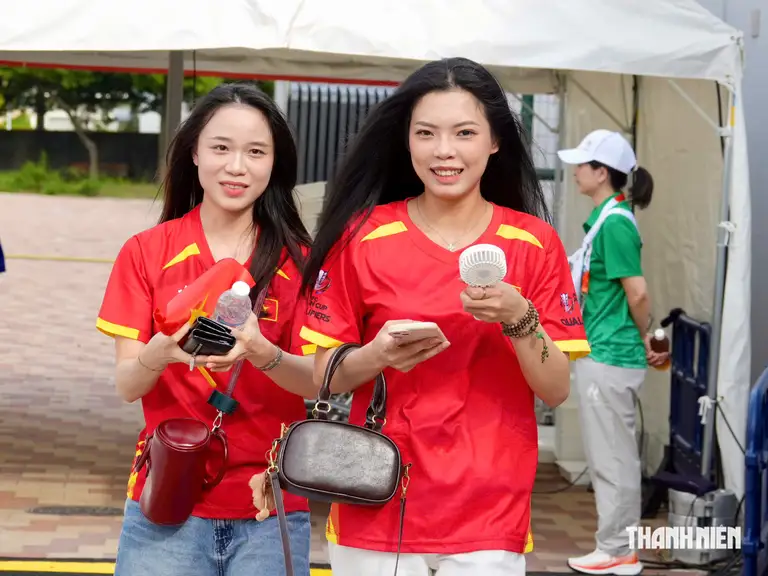Việt Nam đã vượt mặt Hàn Quốc trở thành cộng đồng người nước ngoài đông thứ 3 tại Nhật Bản và thực tế có rất nhiều bạn trẻ đã xin nghỉ làm để đến sân Nagoya City Minato Soccer Field tiếp lửa cho U.23 Việt Nam