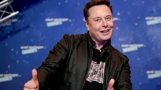 Elon Musk nói bản thân 'loạn thần vì AI'