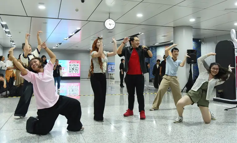 Màn trình diễn Broadway at the metro mang đến trải nghiệm nghệ thuật mới cho người dân - Ảnh: BTC