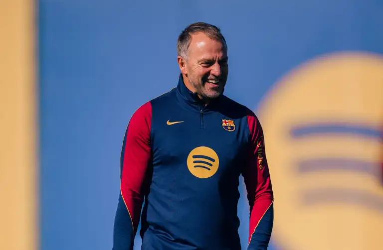 HLV Hansi Flick trong buổi tập của Barca ở trung tâm huấn luyện Ciutat Esportiva Joan Gamper, Barcelona, Tây Ban Nha ngày 28/10/2026. Ảnh: FC Barcelona