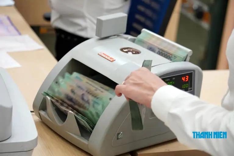 Khách hàng gửi tiền vào ngân hàng tăng mạnh
