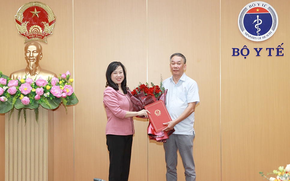 Thứ trưởng Đỗ Xuân Tuyên trao quyết định thành lập Hội đồng tư vấn cấp giấy đăng ký lưu hành thuốc nhiệm kỳ 2026-2029- Ảnh 6.