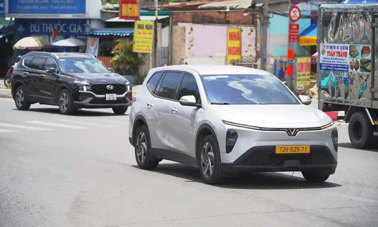 Một mẫu Limo Green (biển vàng) chạy dịch vụ tại TP HCM. Ảnh: Phạm Trung