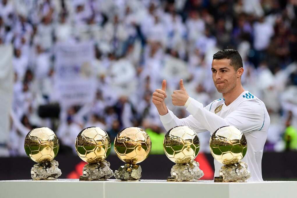 Ronaldo khoe 5 Quả Bóng Vàng trong giai đoạn còn thi đấu cho Real Madrid.