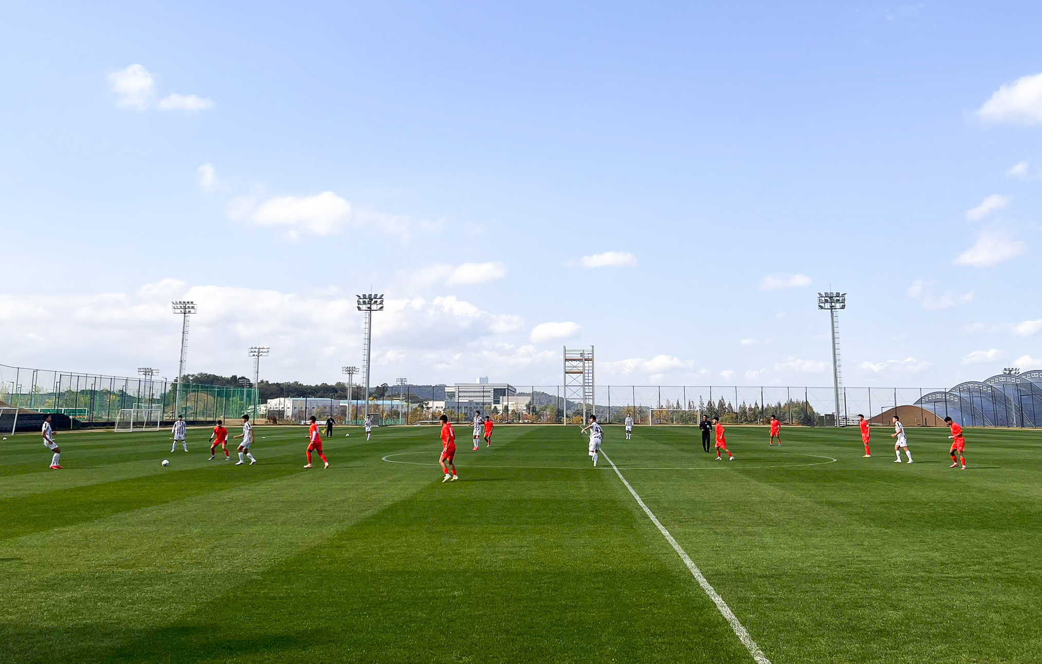 Trận đấu tập đầu tiên của U17 Việt Nam tại Hàn Quốc - Ảnh: VFF