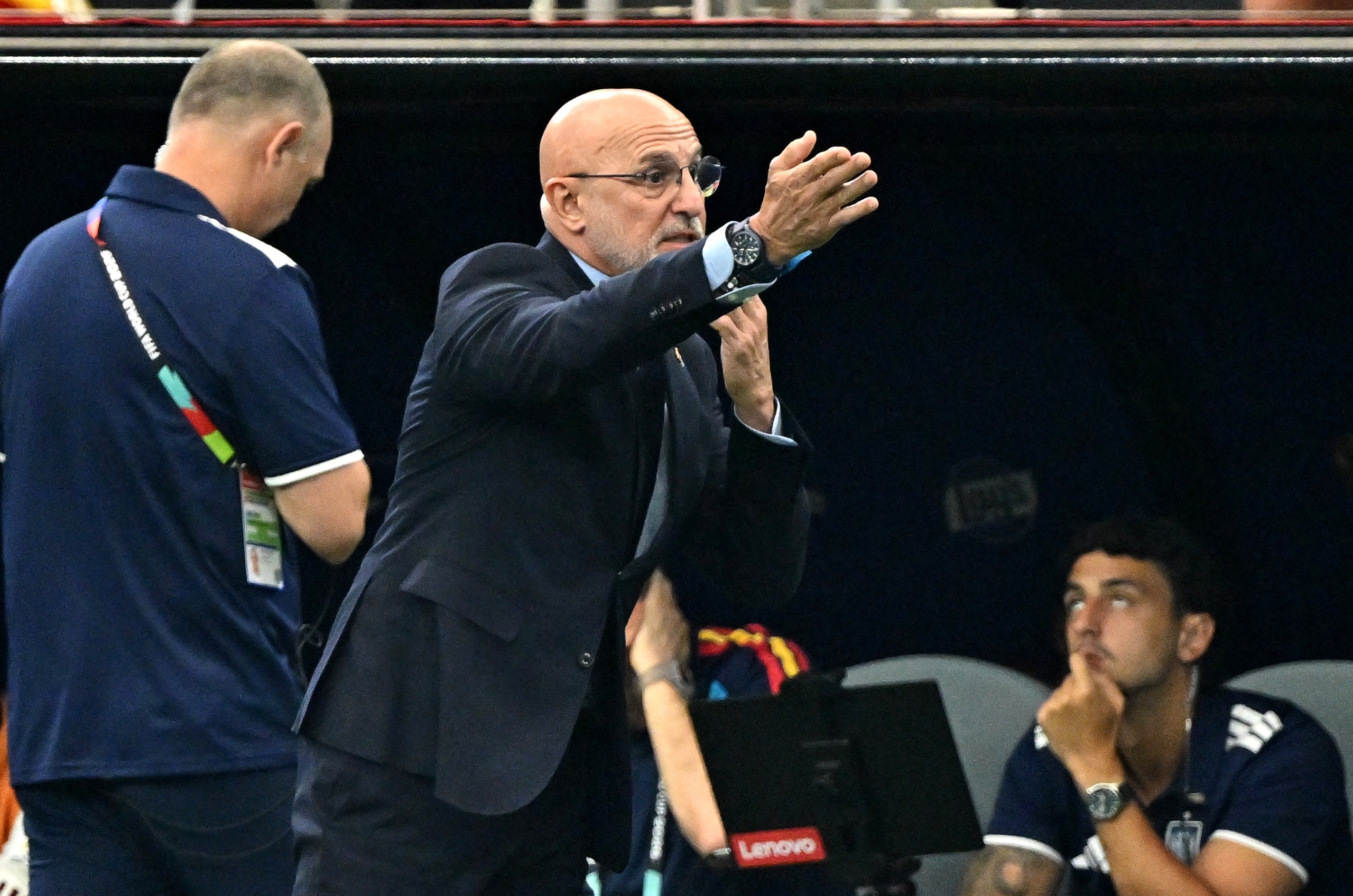 HLV Luis de la Fuente cho biết ông rất ngưỡng mộ những giá trị mà Ronaldo mang đến