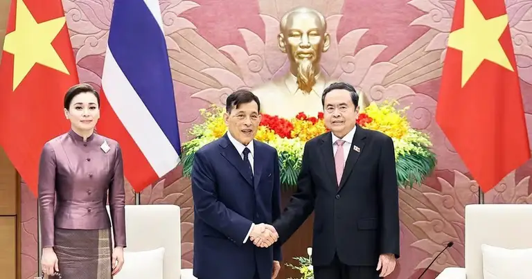Chủ tịch Quốc hội Trần Thanh Mẫn hội kiến Nhà vua Thái Lan