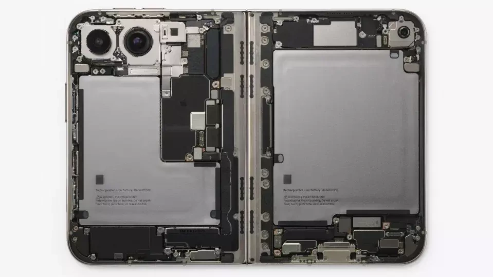 Bên trong của iPhone Duo. Ảnh: Apple .