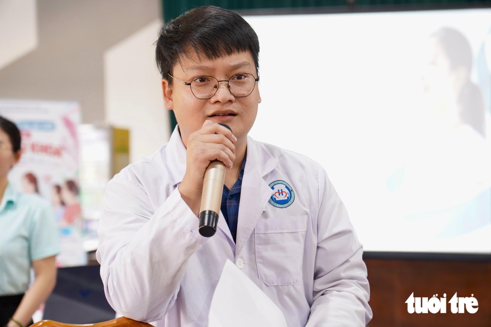 BS.CKI Võ Minh Tài - Phó trưởng khoa phụ sản Bệnh viện Đa khoa khu vực Hóc Môn - cho biết ung thư cổ tử cung đứng thứ 2 tỉ lệ tử vong ở chị em phụ nữ - Ảnh: XUÂN MAI