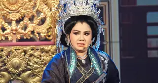 Thế hệ thứ 5 nhà Minh Tơ vinh hạnh đưa Câu thơ yên ngựa đến Pháp