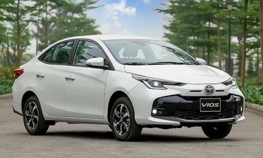 Toyota Vios trở lại đỉnh bảng xếp hạng doanh số tháng 8, đẩy Honda City xuống thứ ba, Mazda2 leo lên thứ hai so với tháng trước.