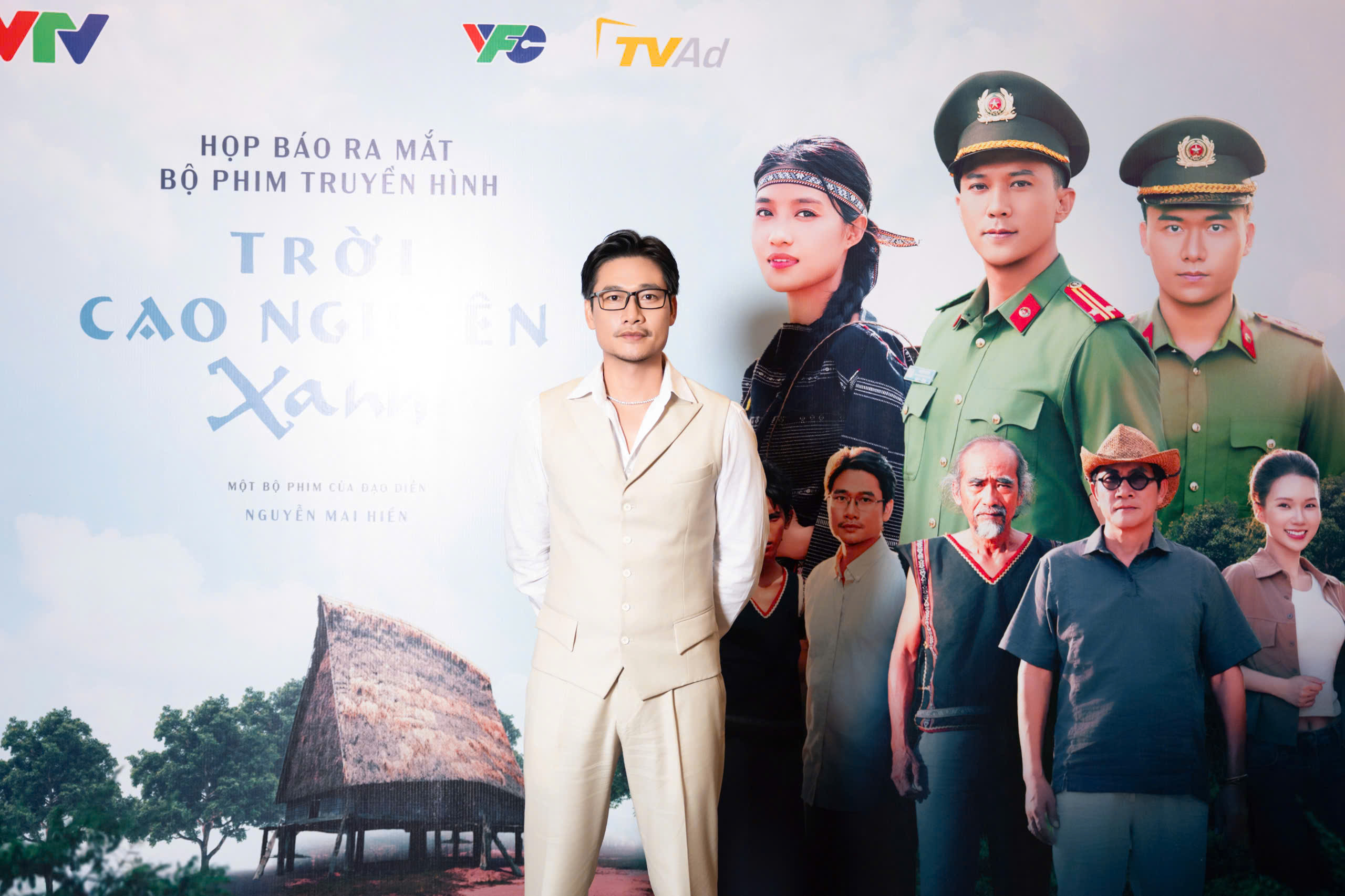 Từ phim xưa, Luân Nguyễn có màn rẽ hướng sang những tác phẩm về đề tài chính luận