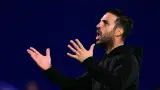 Fabregas vượt trội Carrick thế nào về chiến thuật