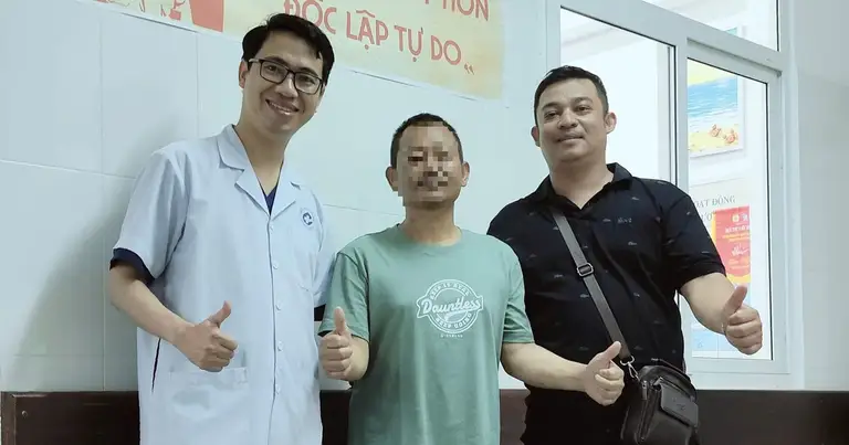 Cứu sống nam du khách Myanmar nôn ra máu tươi sau chuyến bay tới Đà Nẵng