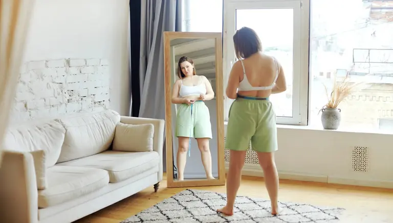 Dư thừa mỡ bụng có thể dẫn đến nguy cơ mắc các bệnh về tim mạch và tiểu đường tuýp 2 - Ảnh minh họa