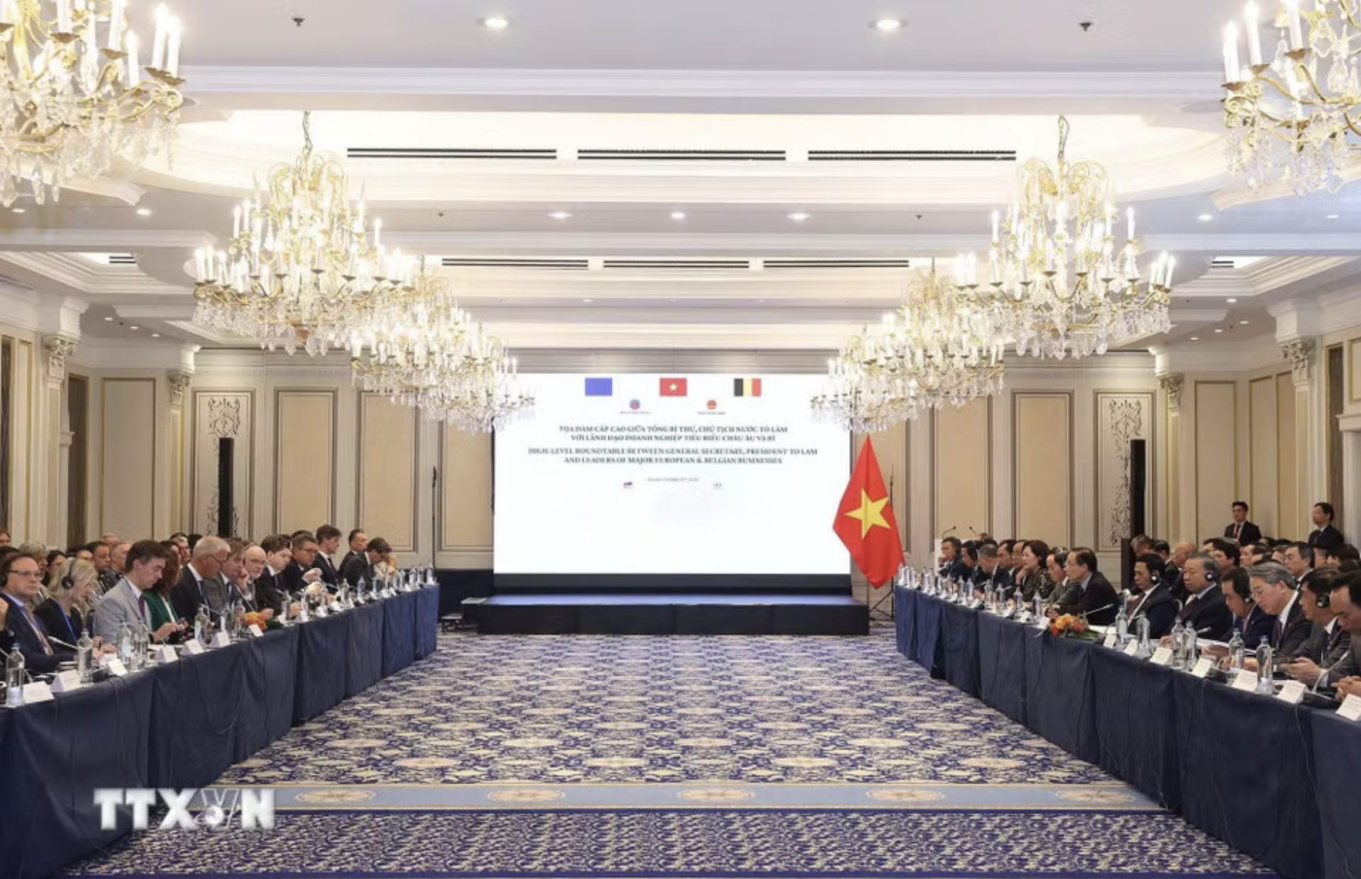 Cuộc tọa đàm cấp cao giữa Tổng Bí thư, Chủ tịch nước Tô Lâm với các doanh nghiệp EU - Ảnh: TTXVN