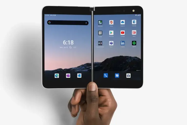 Surface Duo không thể mang lại trải nghệm liền mạch do 2 màn hình tách biệt.