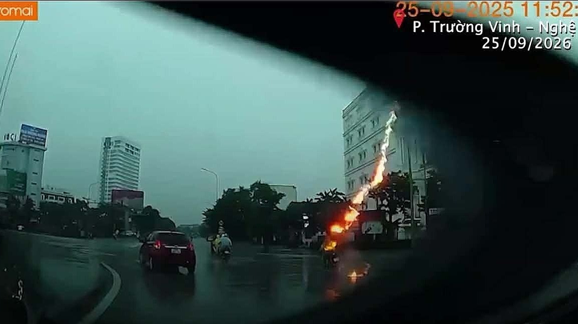Tránh tự biến mình thành 'cột thu lôi' khi giông sét