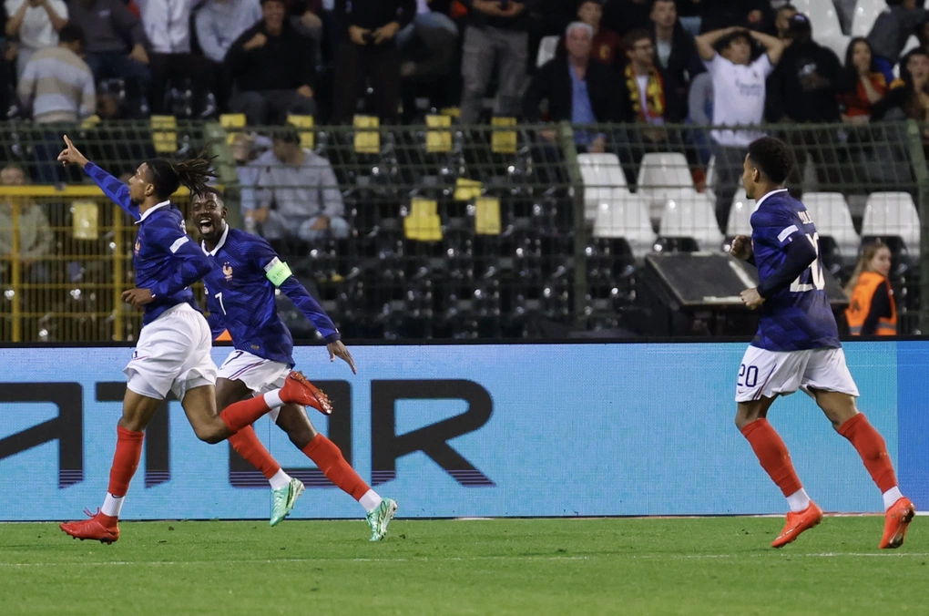 Michael Olise (trái) mừng bàn trong trận Pháp thắng Bỉ 1-0 ở lượt hai bảng A1 Nations League tại Brussels, Bỉ ngày 28/9/2026. Ảnh: AP