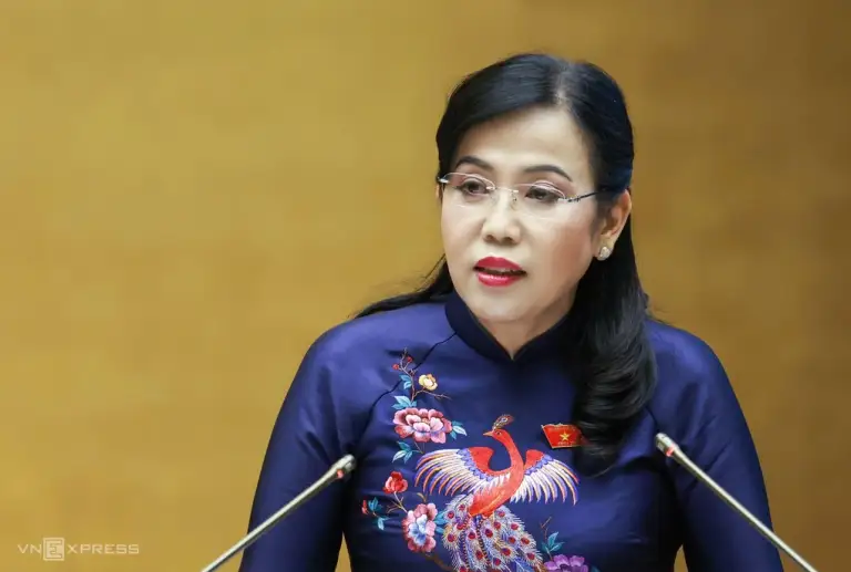 Chủ nhiệm Ủy ban Khoa học, Công nghệ và Môi trường Nguyễn Thanh Hải báo cáo thẩm tra dự án luật sáng 17/10. Ảnh: Hoàng Phong