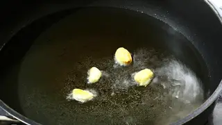 Chuyên gia cảnh báo sai lầm khi dùng dầu ăn dễ sinh chất độc