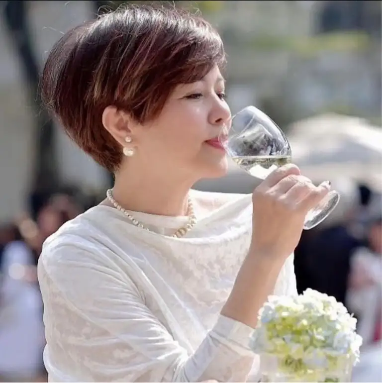 Chính việc chăm sóc bản thân từ trong ra ngoài đã giúp NSND Ngọc Huyền ngày càng khỏe, trẻ và đẹp hơn.